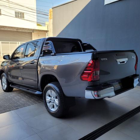 TOYOTA Hilux Caminhonete 2.7 16V 4P SRV FLEX 4X4  CABINE DUPLA AUTOMTICO, Foto 3