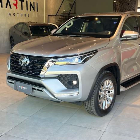 TOYOTA Hilux SW4 2.8 16V 4P SRX 4X4 7 LUGARES TURBO DIESEL AUTOMTICO, Foto 2