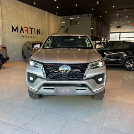 TOYOTA Hilux SW4 2.8 16V 4P SRX 4X4 7 LUGARES TURBO DIESEL AUTOMTICO, Foto 3