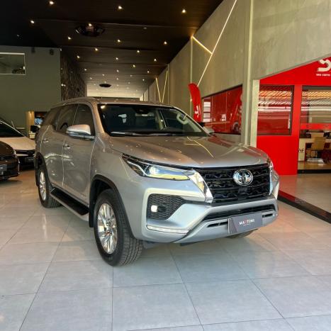 TOYOTA Hilux SW4 2.8 16V 4P SRX 4X4 7 LUGARES TURBO DIESEL AUTOMTICO, Foto 4