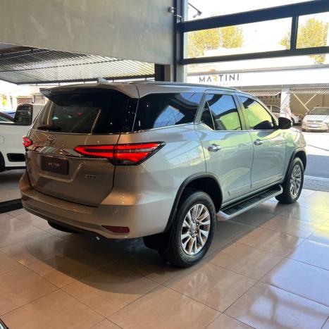 TOYOTA Hilux SW4 2.8 16V 4P SRX 4X4 7 LUGARES TURBO DIESEL AUTOMTICO, Foto 8