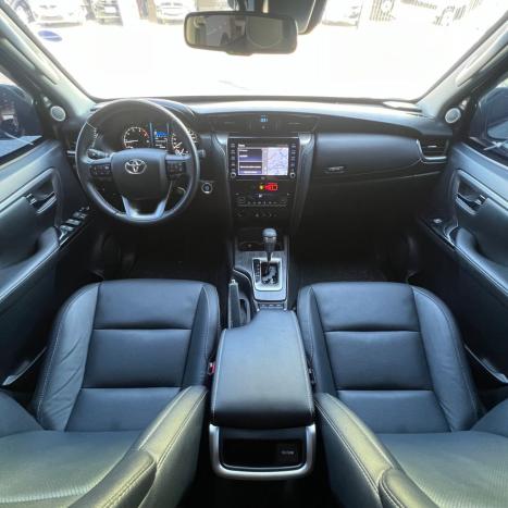 TOYOTA Hilux SW4 2.8 16V 4P SRX 4X4 7 LUGARES TURBO DIESEL AUTOMTICO, Foto 9
