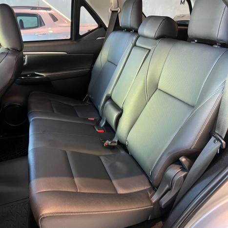 TOYOTA Hilux SW4 2.8 16V 4P SRX 4X4 7 LUGARES TURBO DIESEL AUTOMTICO, Foto 18