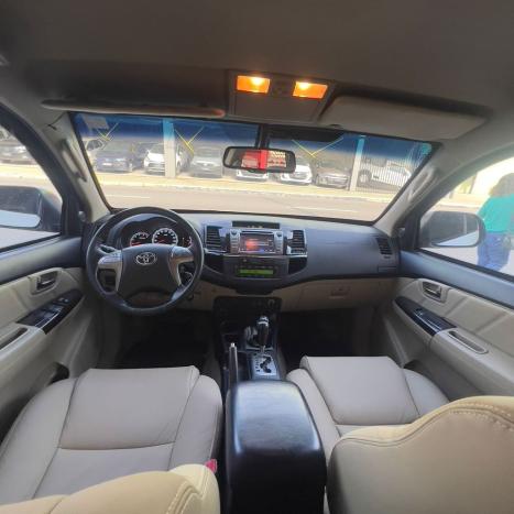 TOYOTA Hilux SW4 3.0 16V 4P SRV 4X4 7 LUGARES TURBO DIESEL AUTOMTICO, Foto 9
