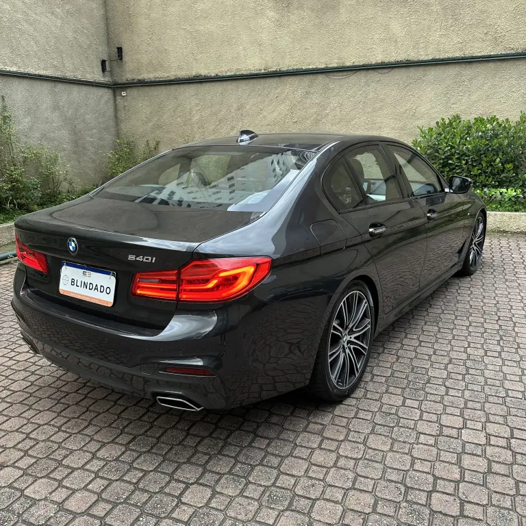BMW 540I - Foto