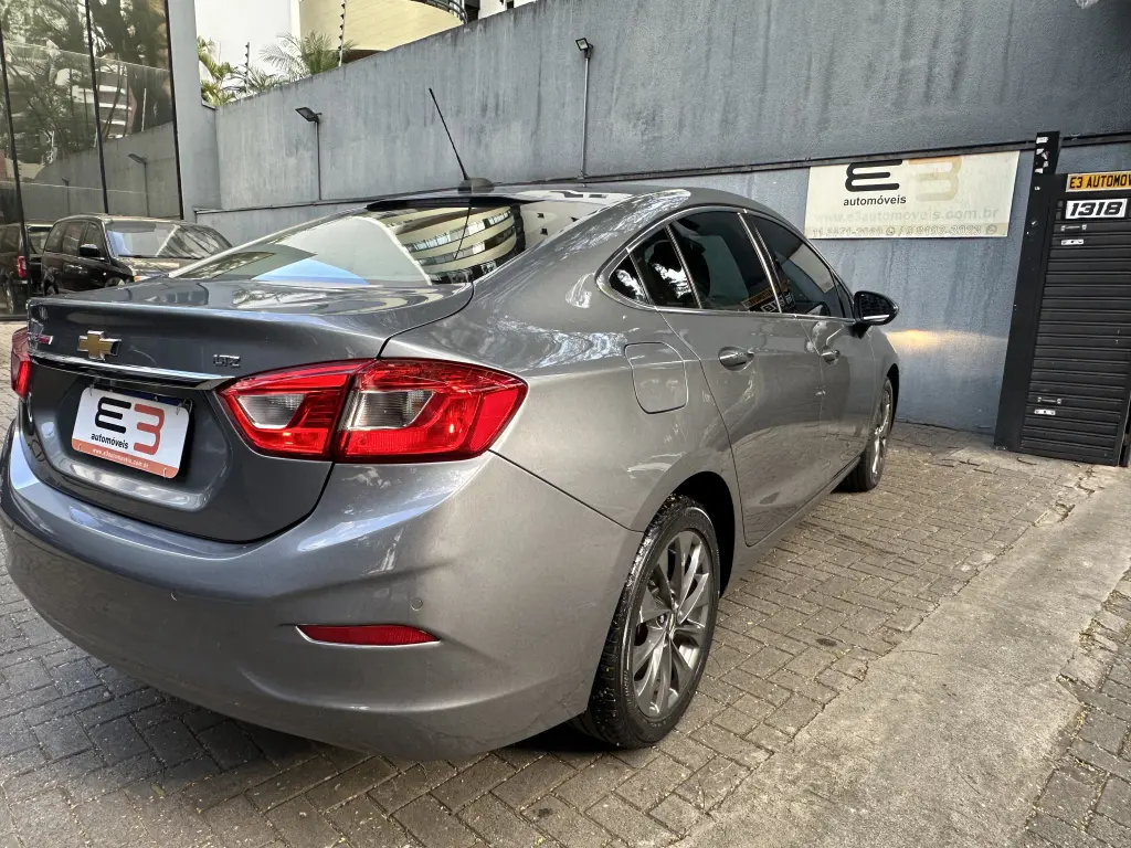 CHEVROLET Cruze Sedan - Foto