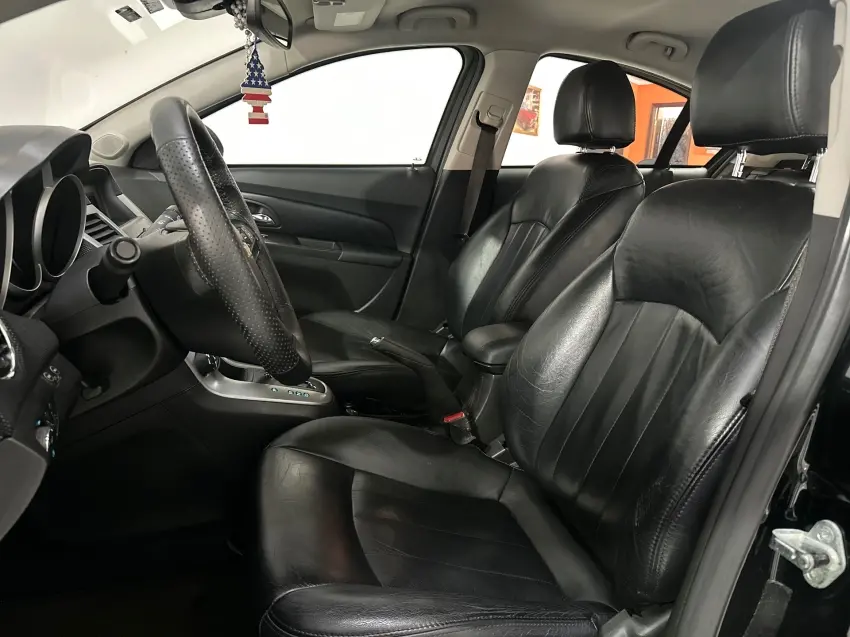 CHEVROLET Cruze Sedan - Foto