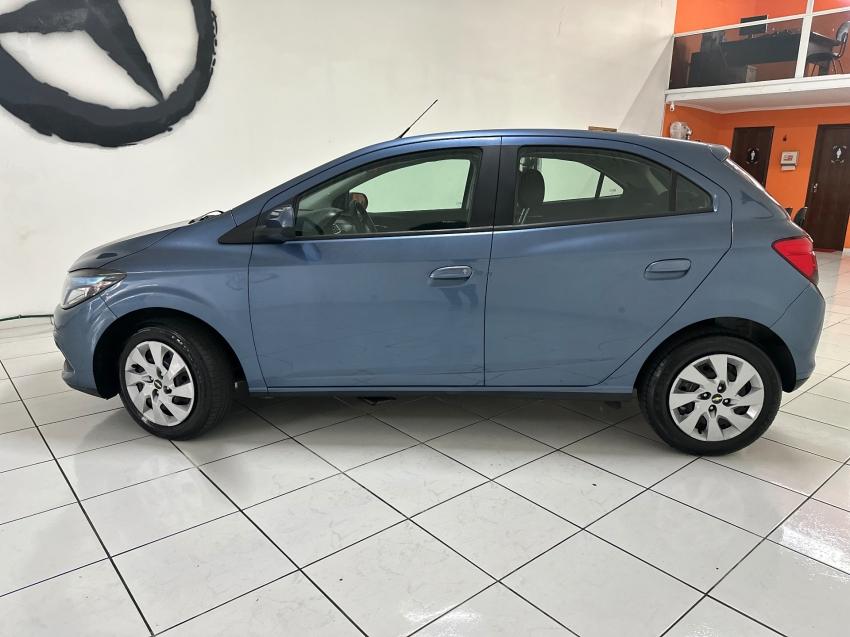 CHEVROLET Onix Hatch - Foto