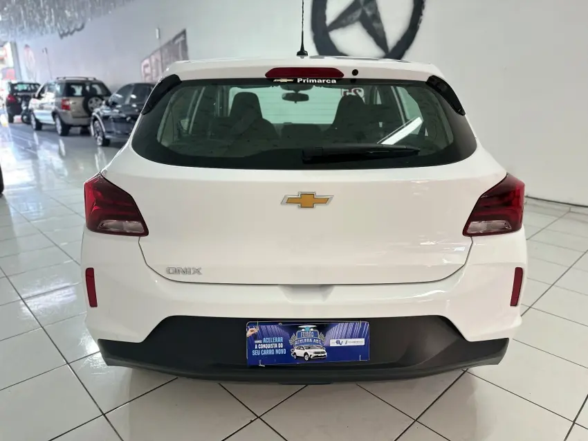 CHEVROLET Onix Hatch - Foto