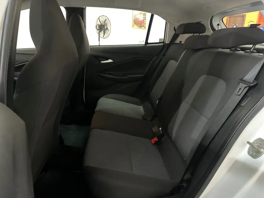 CHEVROLET Onix Hatch - Foto