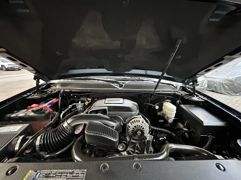 CHEVROLET Suburban - Miniatura