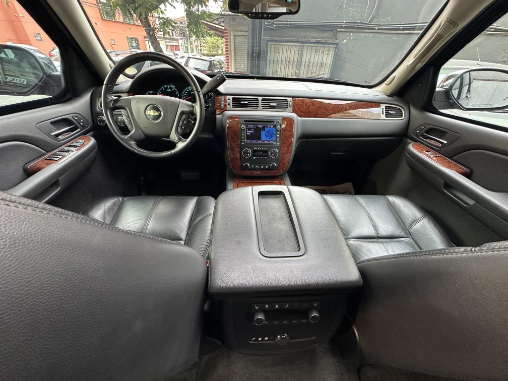 CHEVROLET Suburban - Miniatura