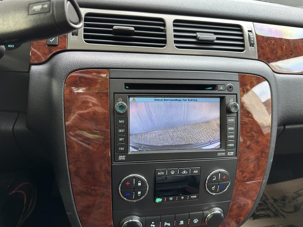 CHEVROLET Suburban - Miniatura