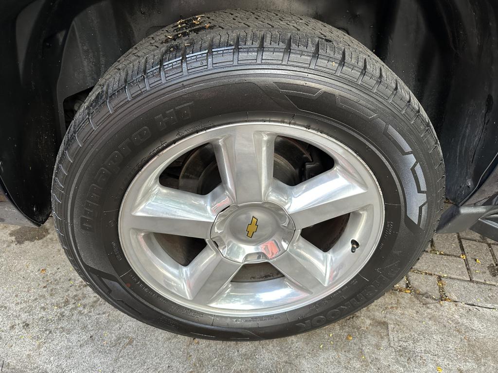 CHEVROLET Suburban - Miniatura