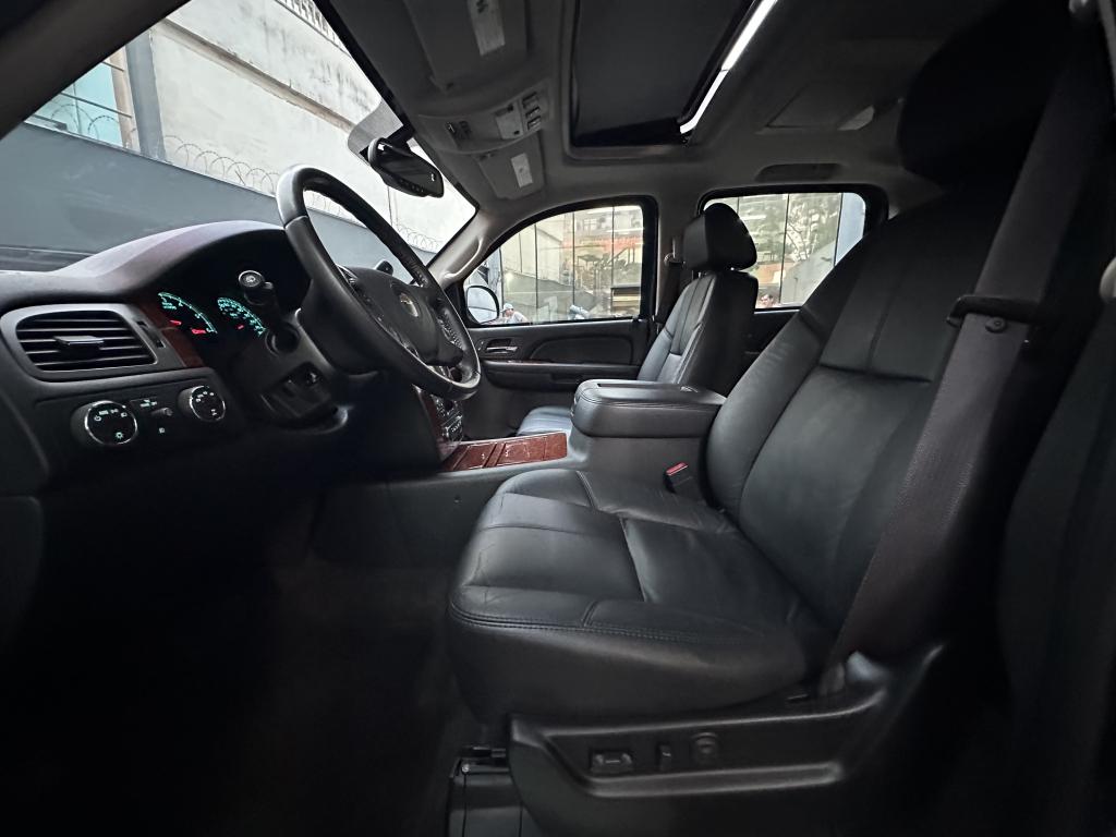 CHEVROLET Suburban - Foto