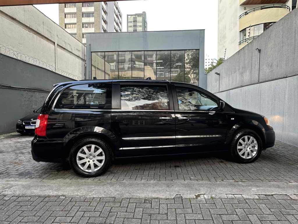 CHRYSLER Town & Country - Foto