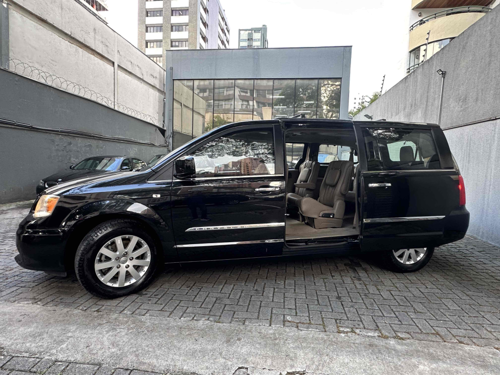 CHRYSLER Town & Country - Foto