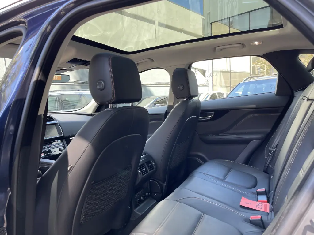 JAGUAR F-Pace - Miniatura