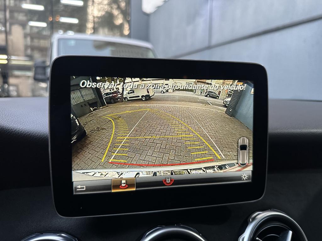 MERCEDES-BENZ GLA 250 - Foto