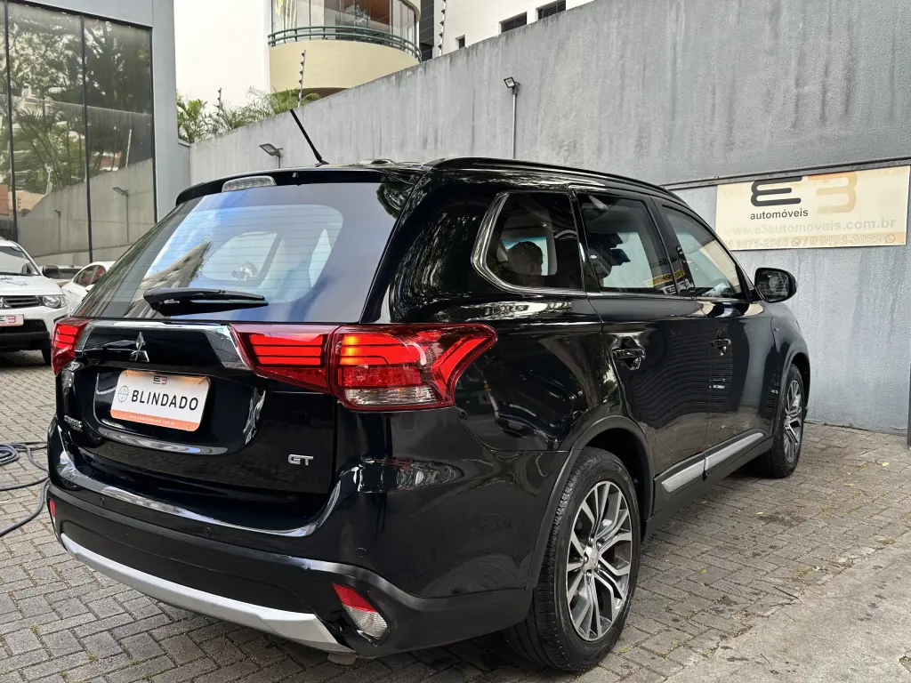 MITSUBISHI Outlander - Foto