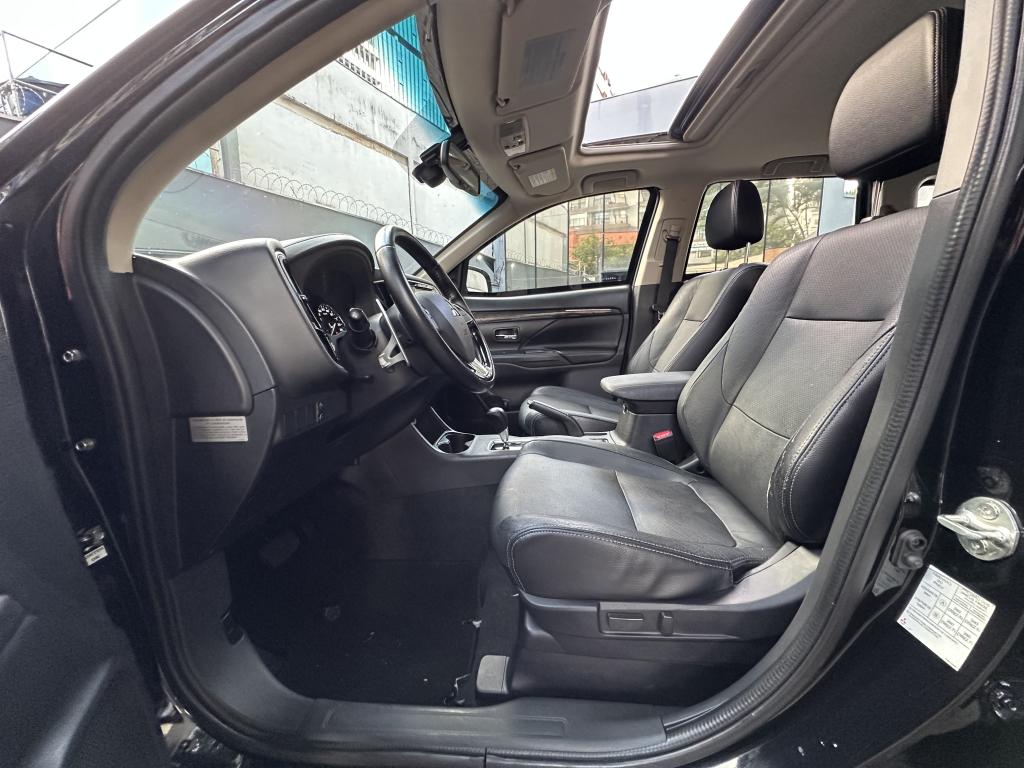 MITSUBISHI Outlander - Foto