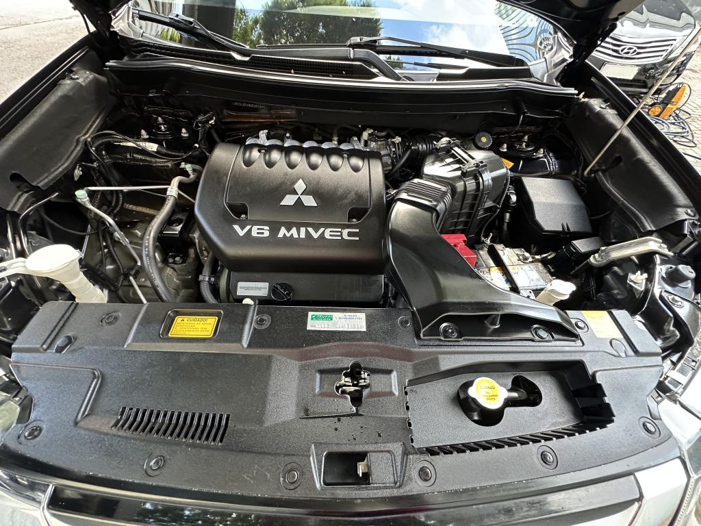 MITSUBISHI Outlander - Foto