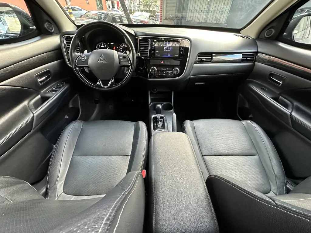 MITSUBISHI Outlander - Foto