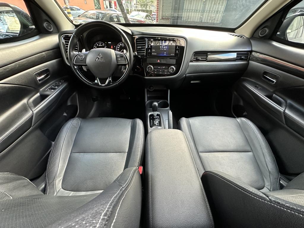 MITSUBISHI Outlander - Foto