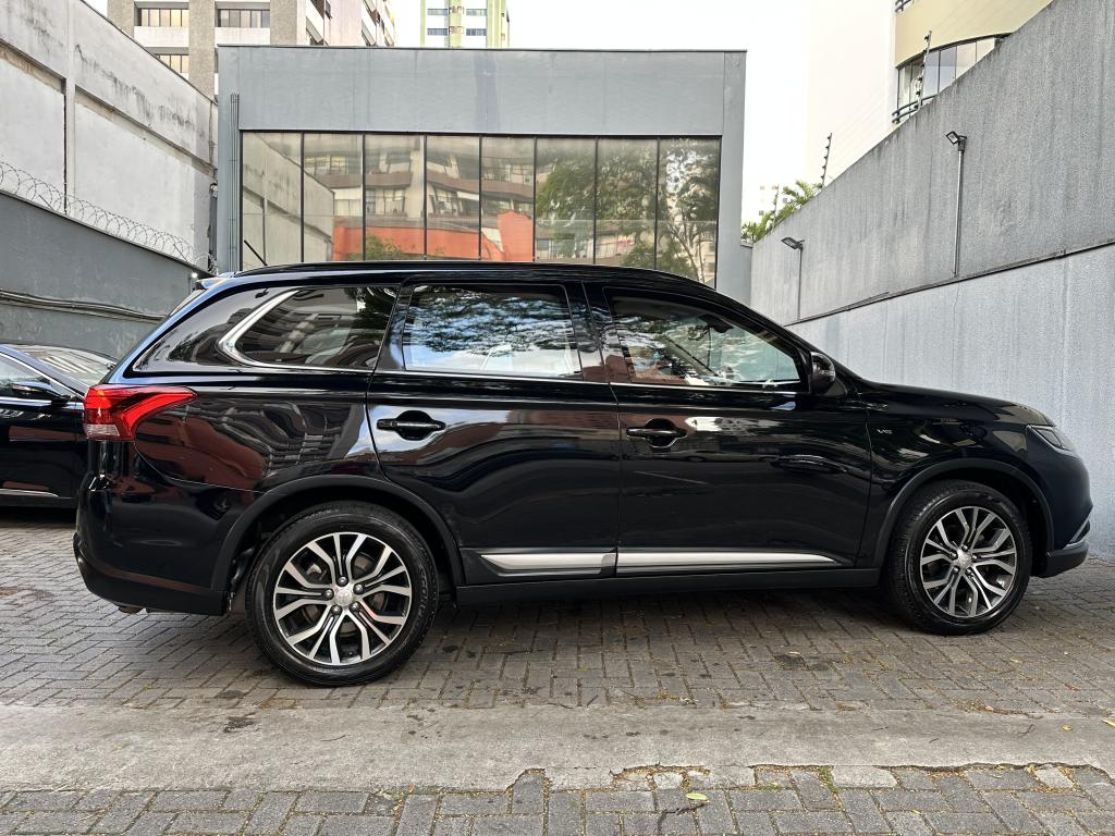 MITSUBISHI Outlander - Foto