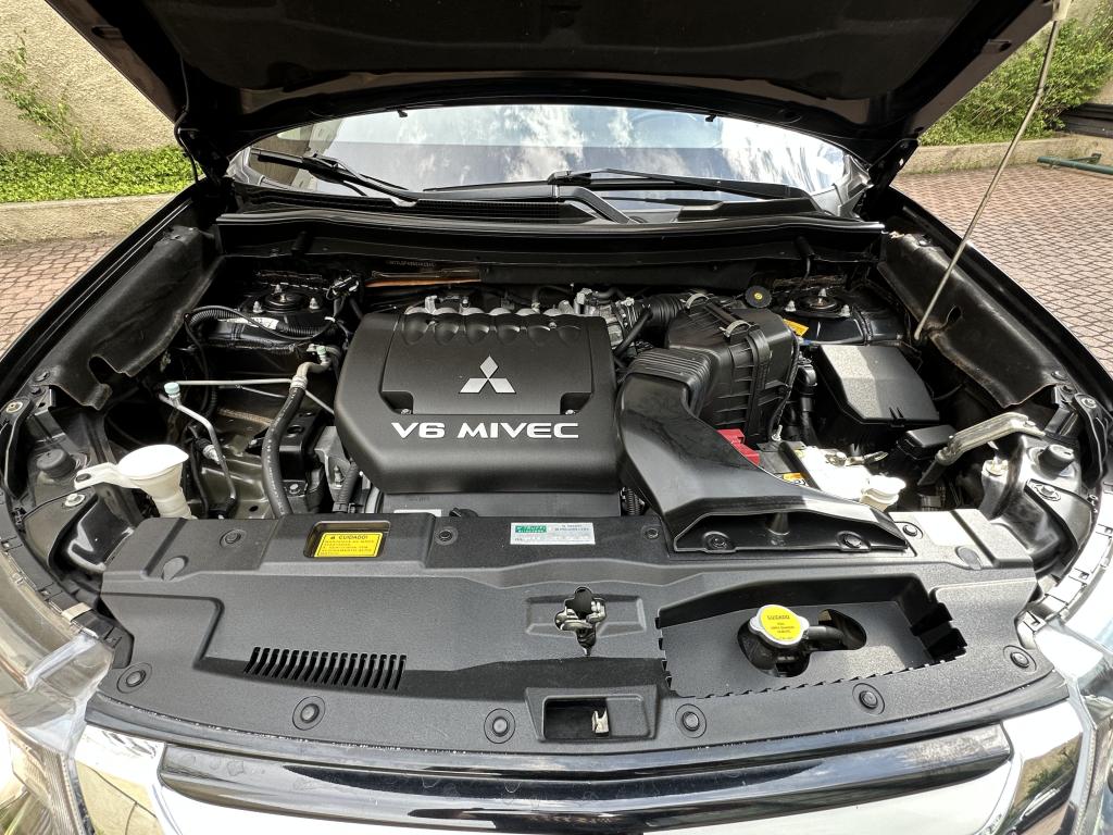 MITSUBISHI Outlander - Foto