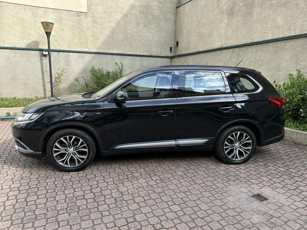 MITSUBISHI Outlander - Foto