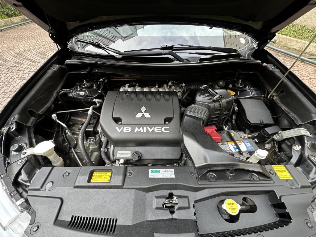 MITSUBISHI Outlander - Foto