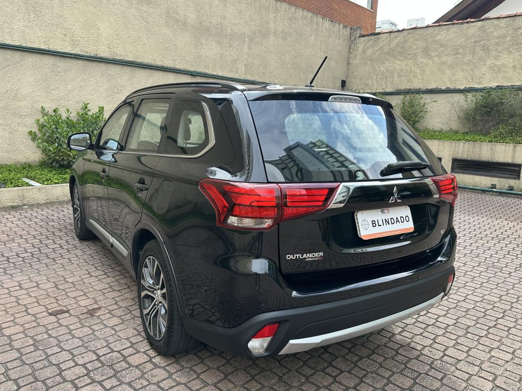 MITSUBISHI Outlander - Foto