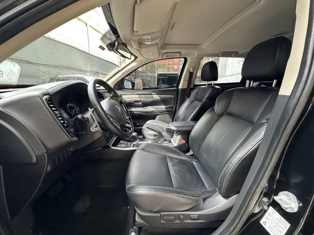 MITSUBISHI Outlander - Foto