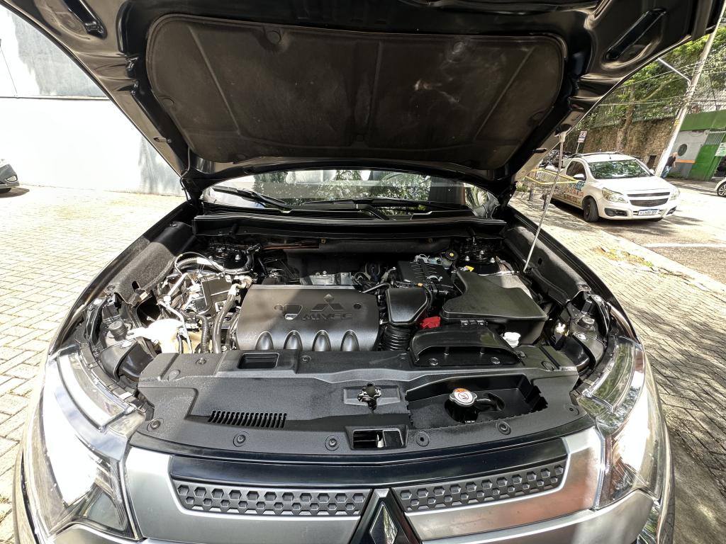 MITSUBISHI Outlander - Foto