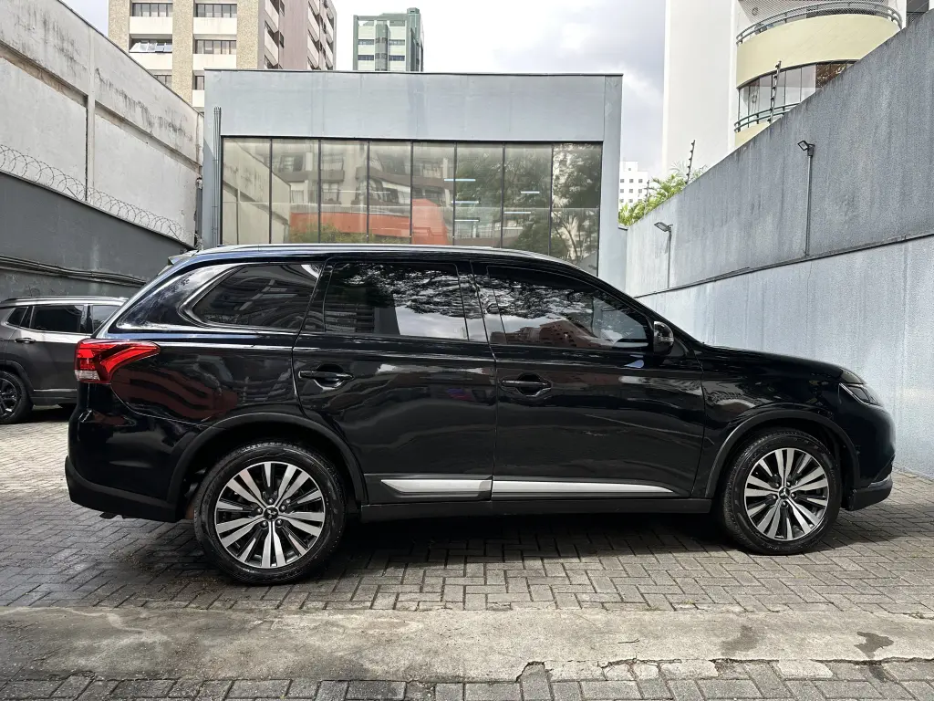 MITSUBISHI Outlander - Foto