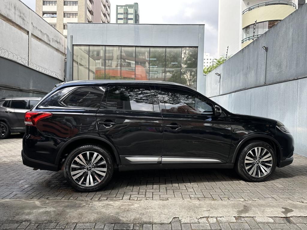 MITSUBISHI Outlander - Foto