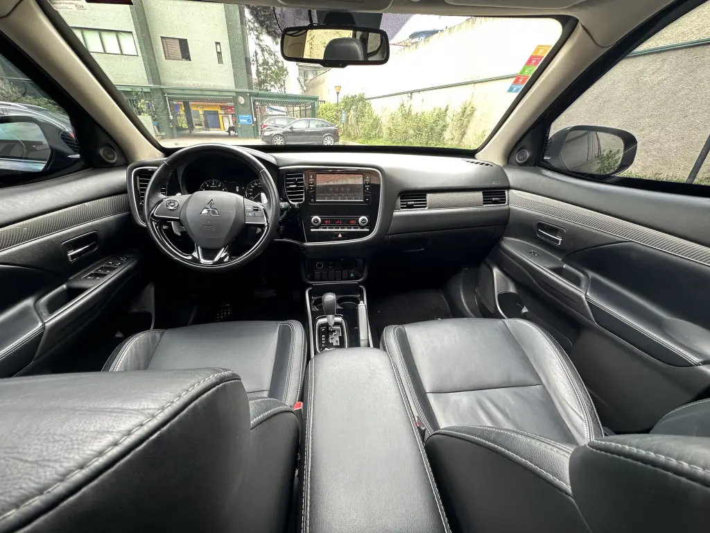 MITSUBISHI Outlander - Foto