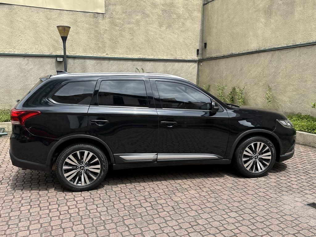 MITSUBISHI Outlander - Foto