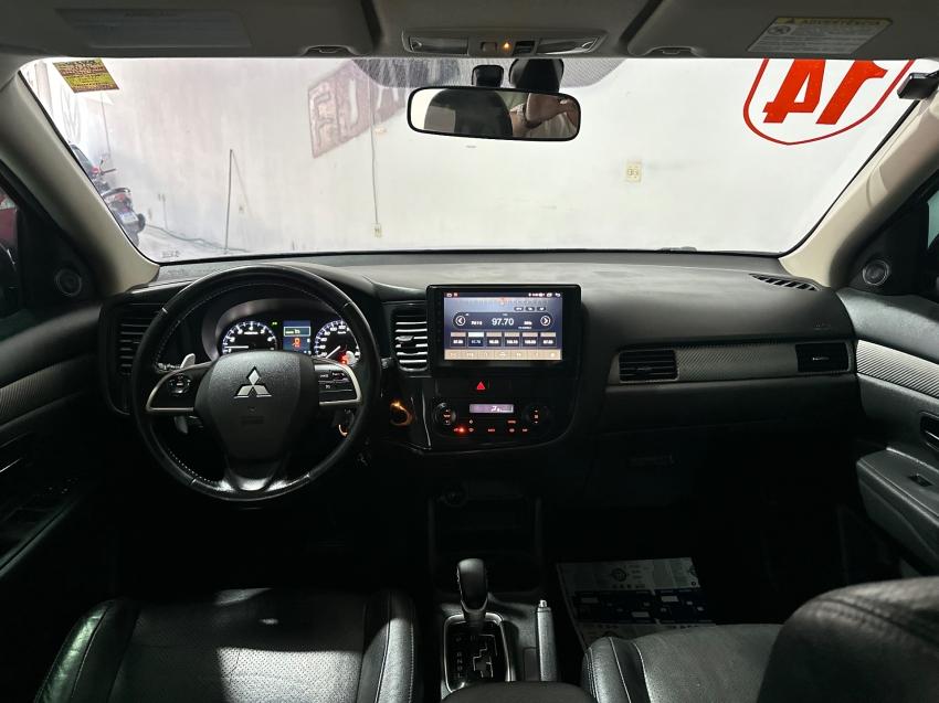 MITSUBISHI Outlander - Foto