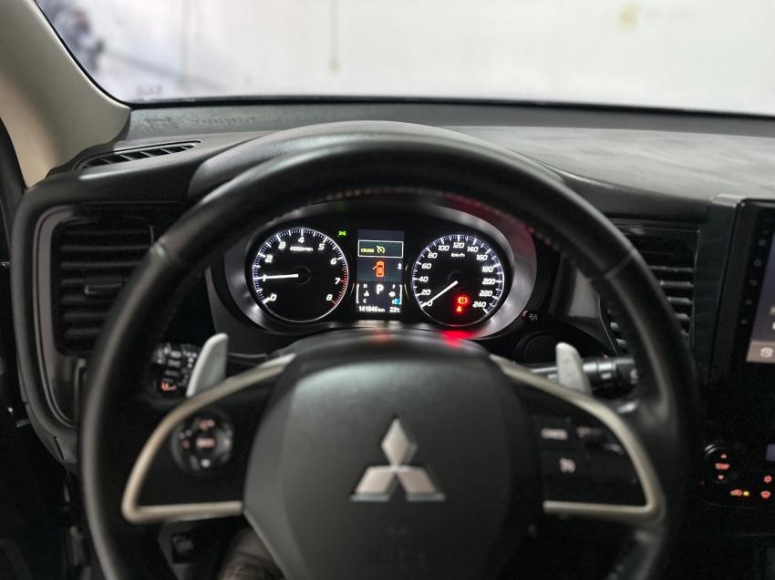 MITSUBISHI Outlander - Foto