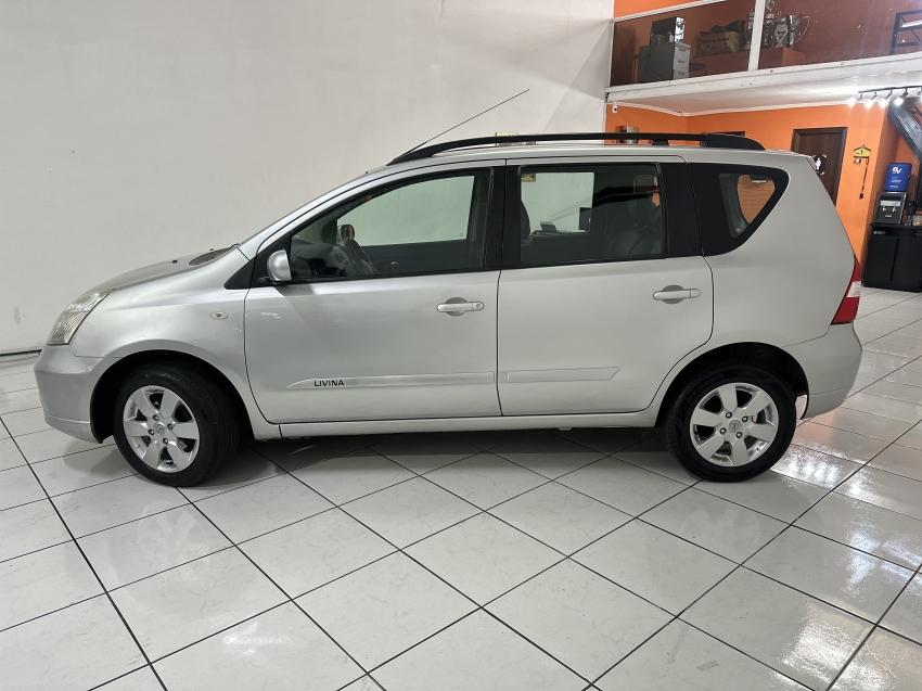 NISSAN Livina - Foto
