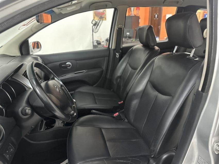 NISSAN Livina - Foto