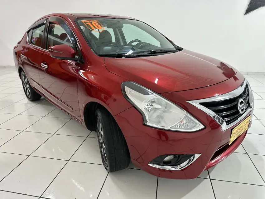 NISSAN Versa Sedan - Foto