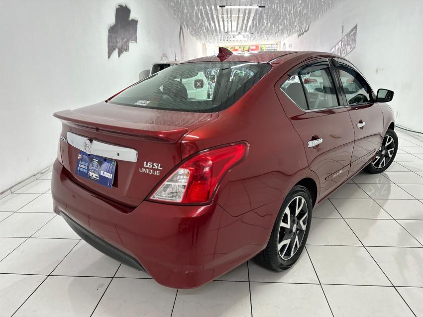 NISSAN Versa Sedan - Foto