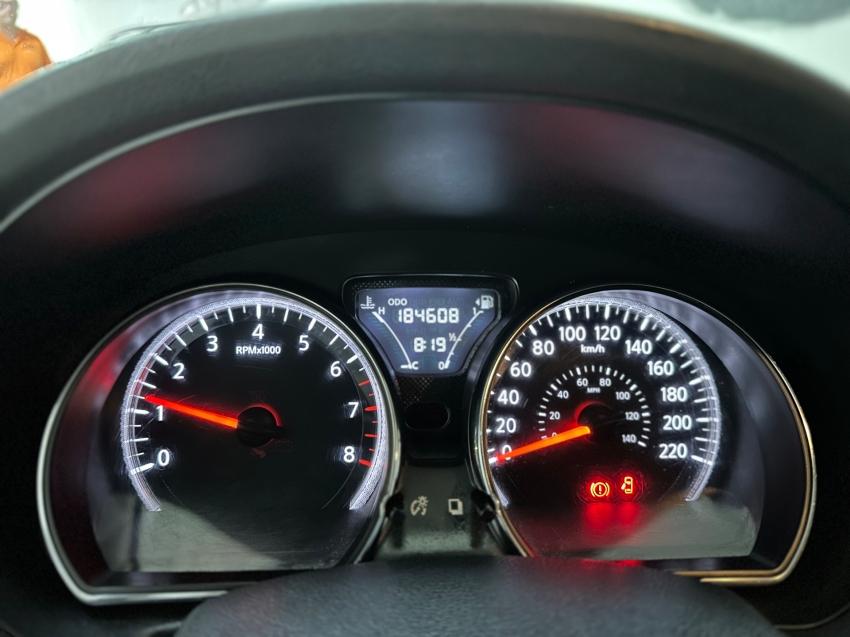 NISSAN Versa Sedan - Foto