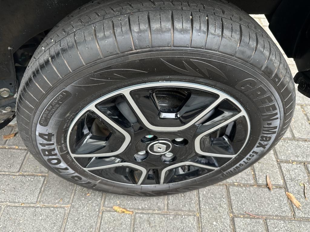 RENAULT Kwid - Miniatura