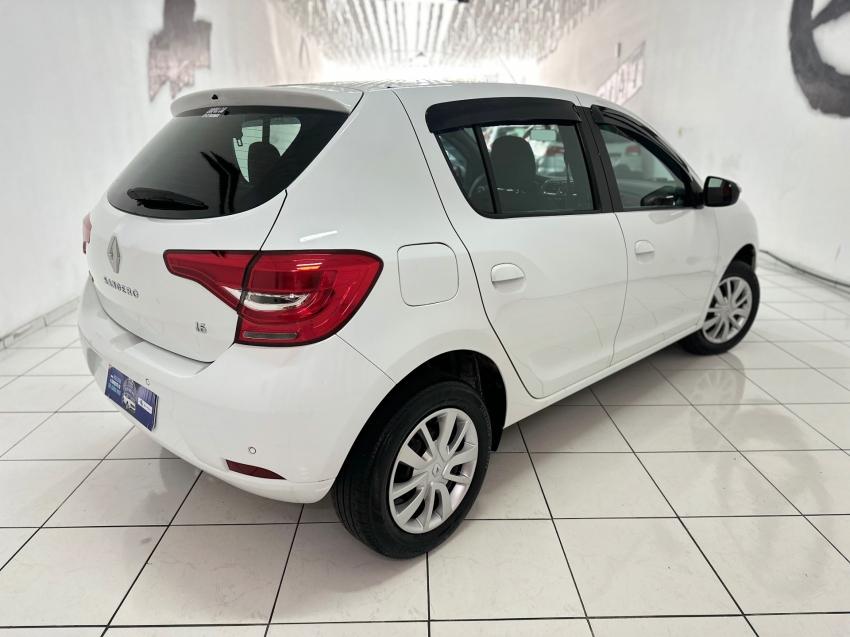 RENAULT Sandero - Foto