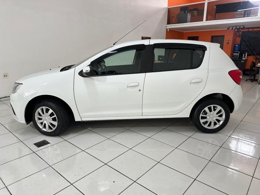 RENAULT Sandero - Foto