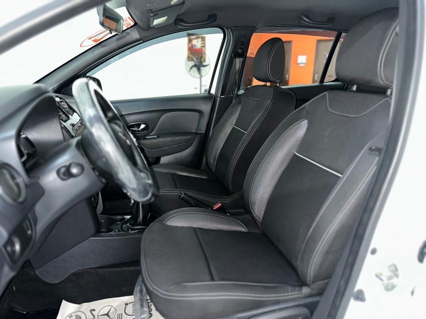 RENAULT Sandero - Foto